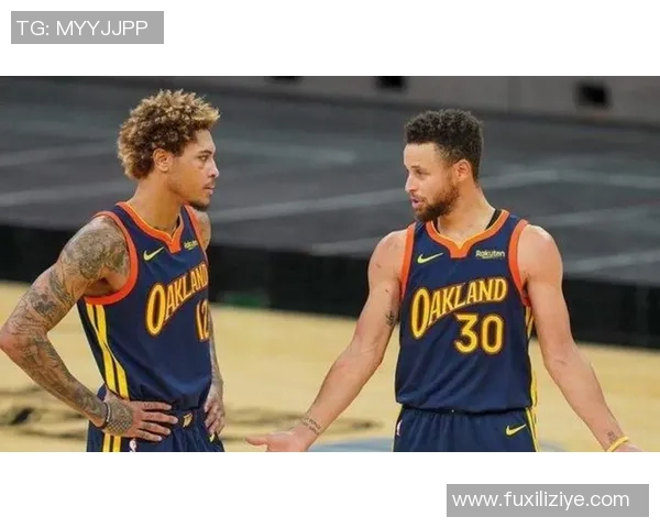 女王巡游与谢周三对决分析探讨球队状态与战术策略