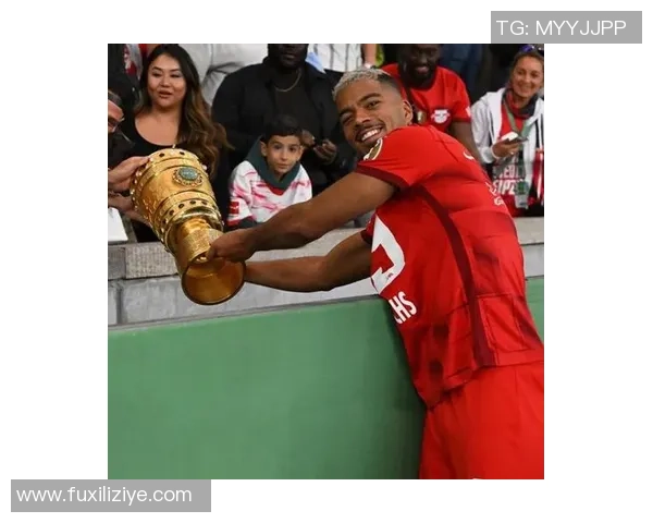 亨里希斯重返训练场:好像小孩等待游乐园的高兴 亨里希斯重返训练场:好像小孩等待游乐园的高兴